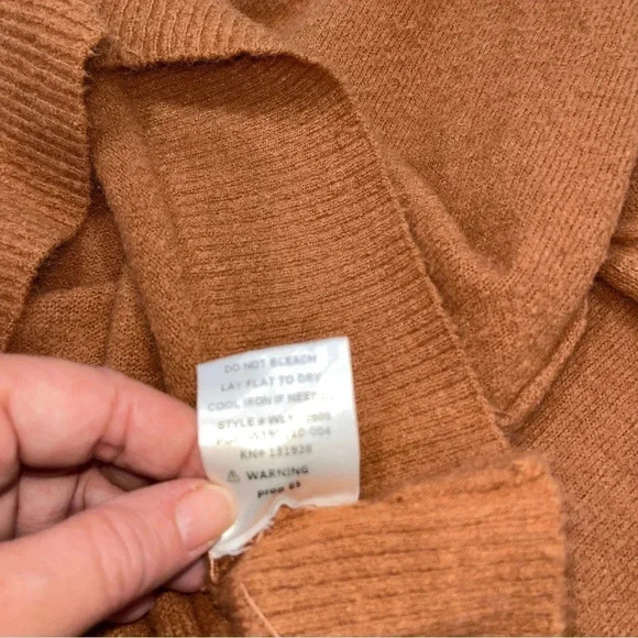 Wishlist reverse hem v- neck neutral brown sweater - Picture 7 of 9